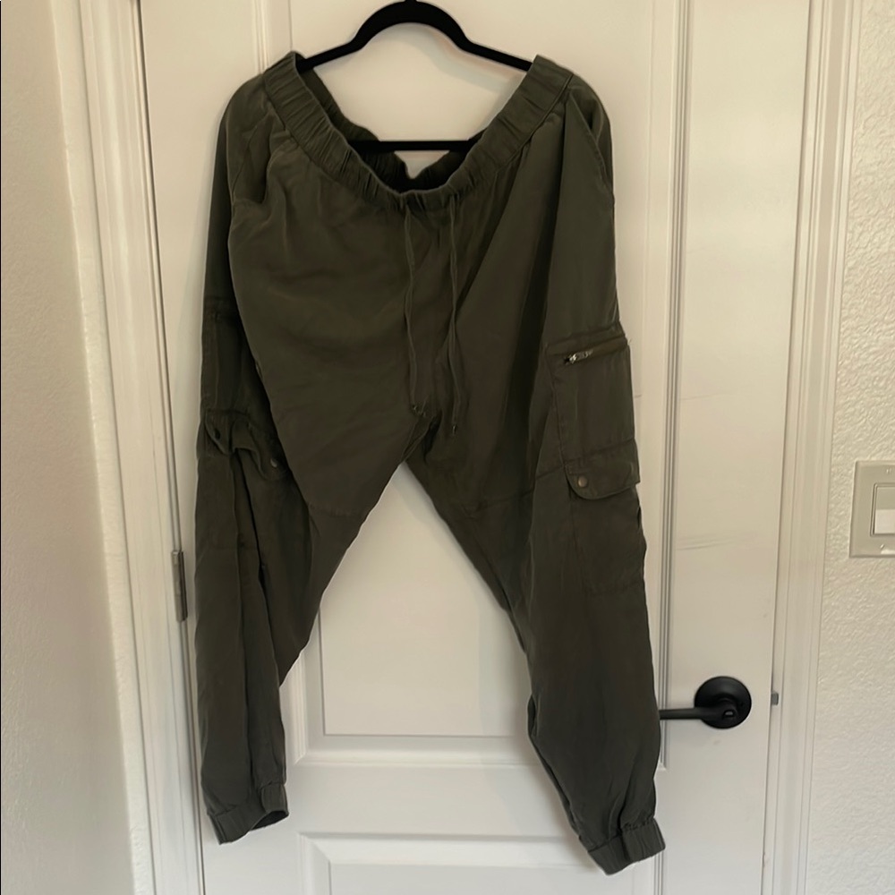 Banana Republic Olive Green Women’s Cargo Pants